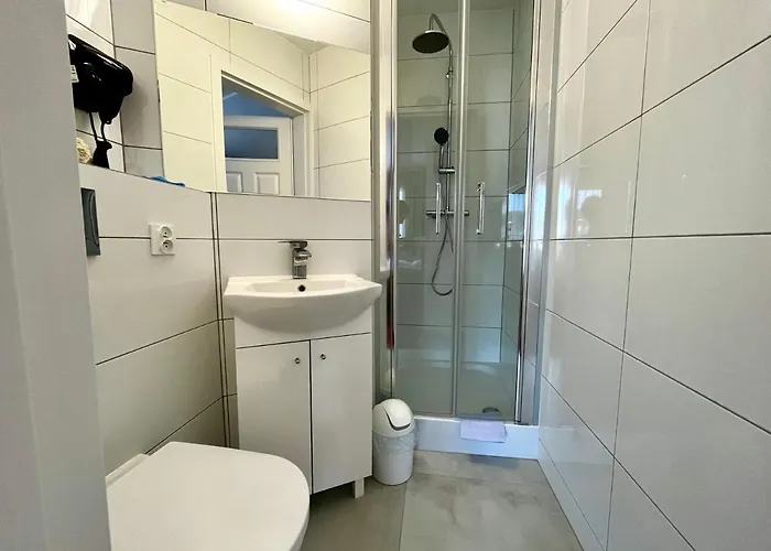 Wachta - Grzany Basen, Bezplatny Parking Pansiyon Rewal